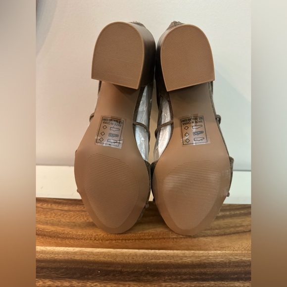 Quipid Gladiator Sandal Size 10 Peep Toe Bootie block Heel New in Box - Picture 8 of 12